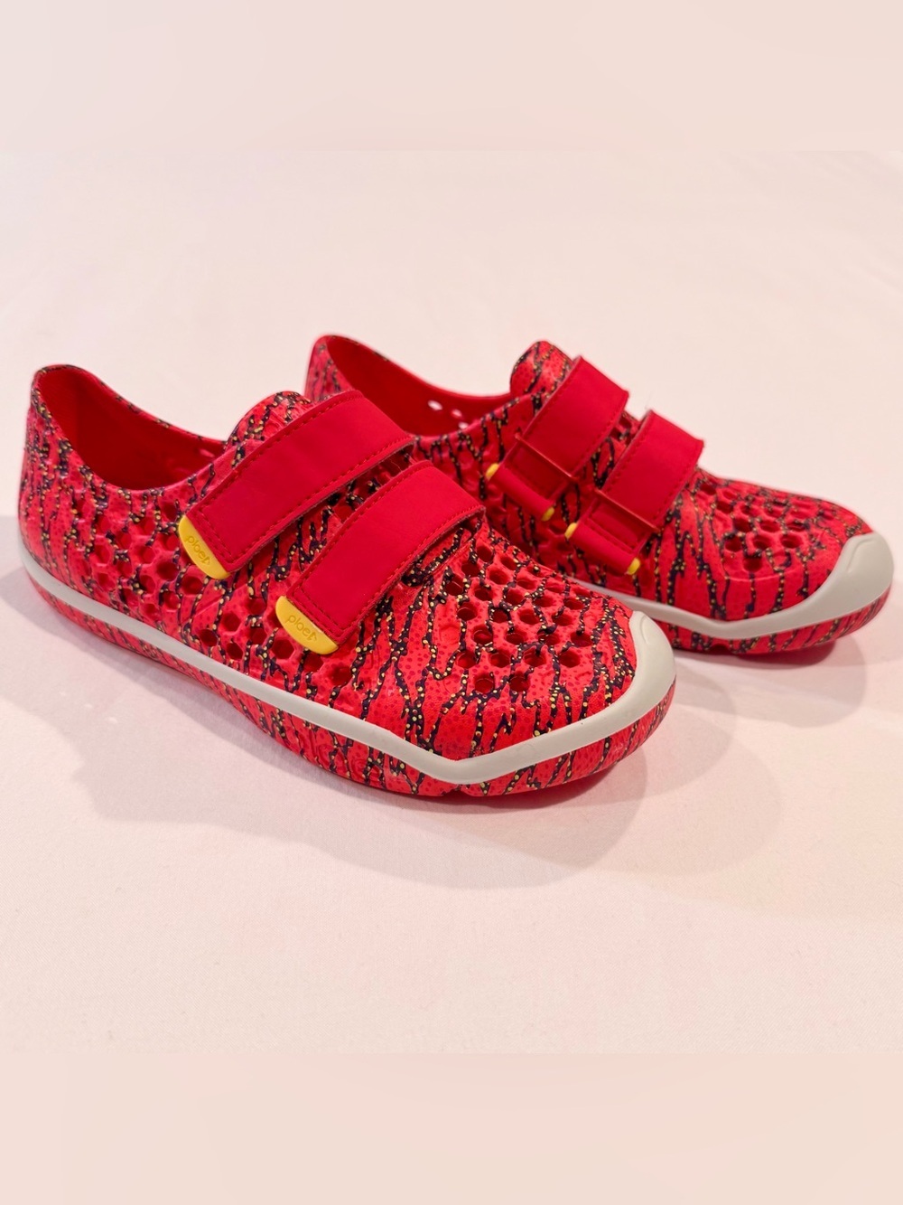 Plae Shoes Mimo Boys 2 Girls Water Red Hook and Loop EVA Summer Beach Pool